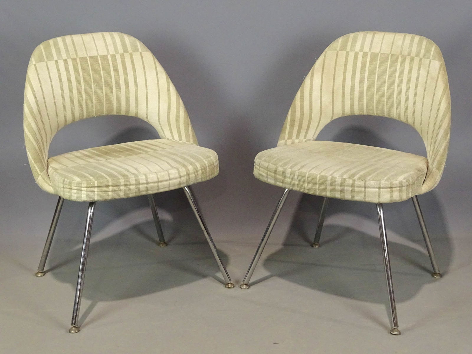 Pair Knoll Saarinen Chairs (1 of 7)