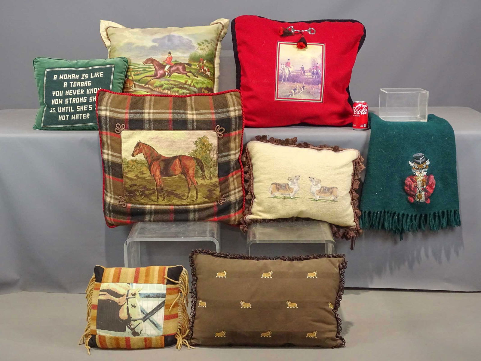 Lot of Decorative Pillows (1 of 11)