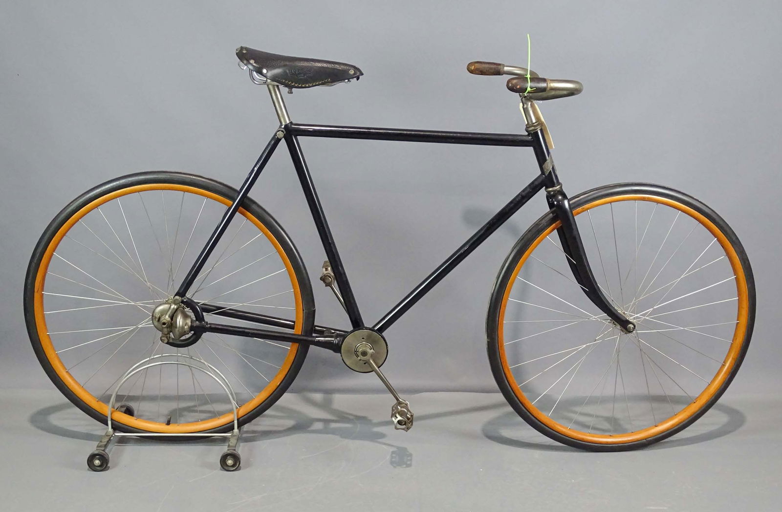 Clipper Chainless Pneumatic Safety Bicycle (1 of 10)