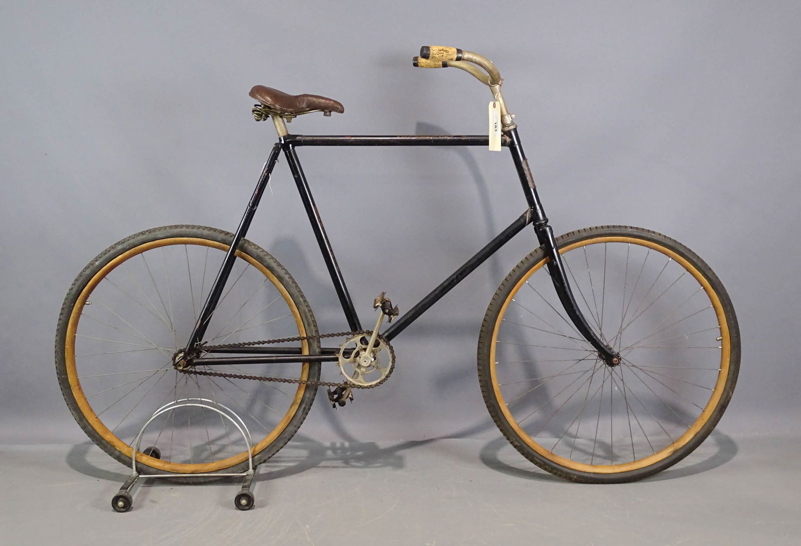 John Alling & Co. Pneumatic Safety Bicycle (1 of 11)