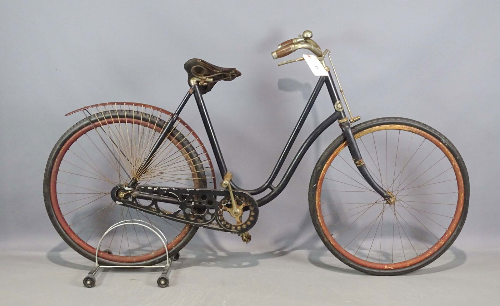 Crescent Pneumatic Safety Bicycle (1 of 12)