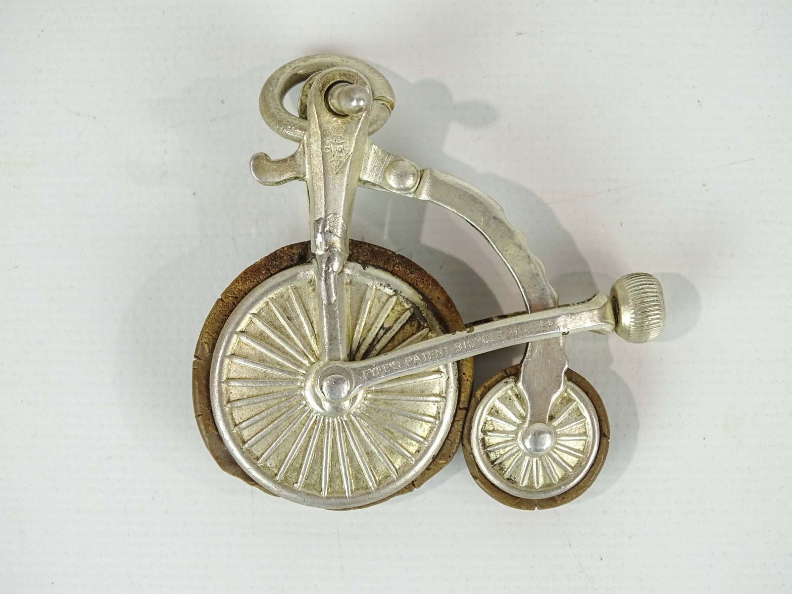 High Wheel Form Skirt Lifter (1 of 4)