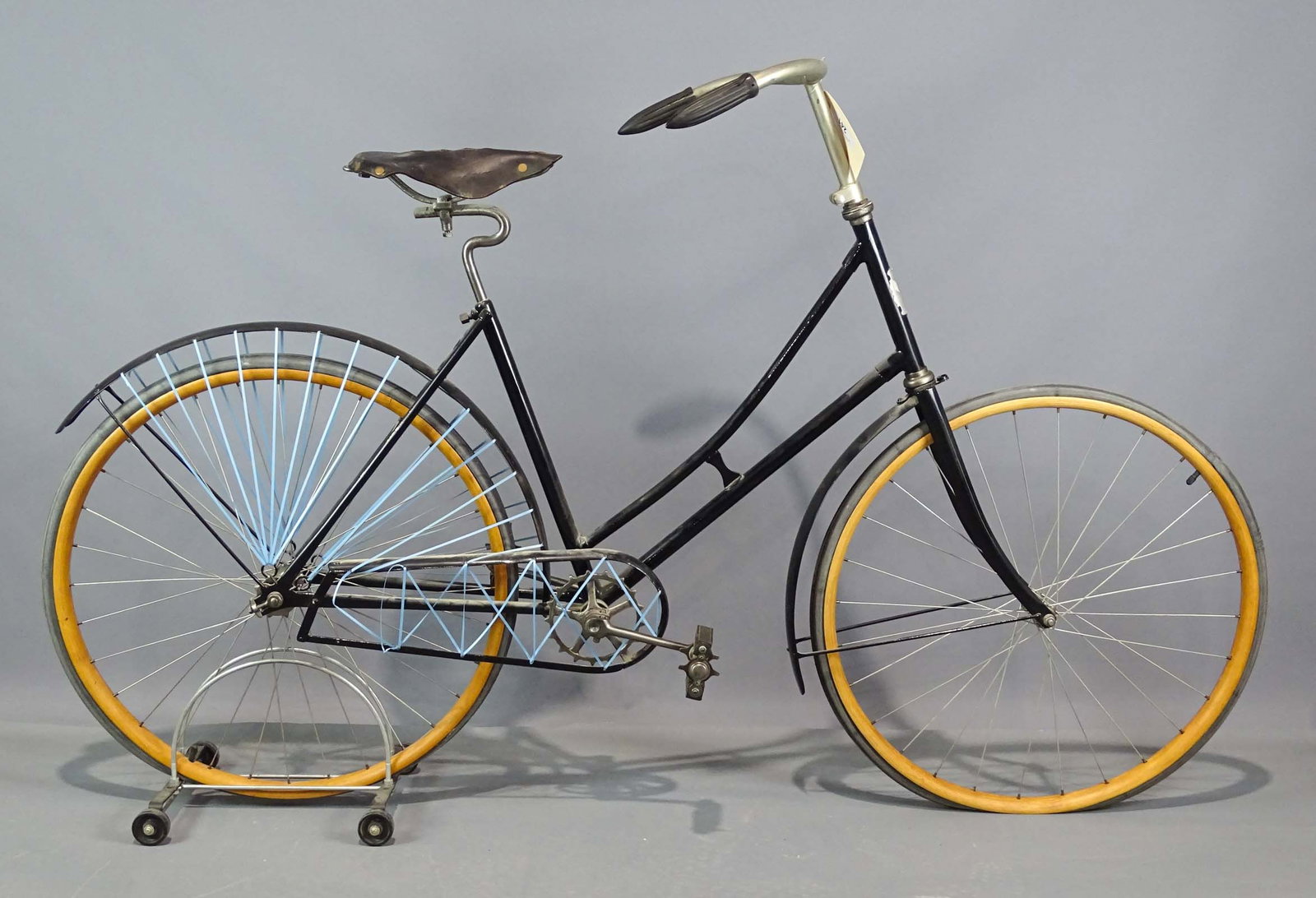 Dutchess Pneumatic Safety Bicycle: Dutchess Pneumatic Safety bicycle. 19" frame. Older restoration.
