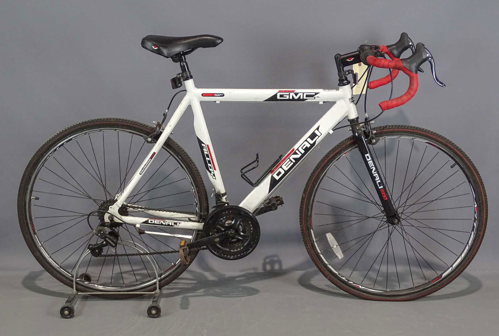 GMC Dinali Light Weight Bicycle (1 of 10)