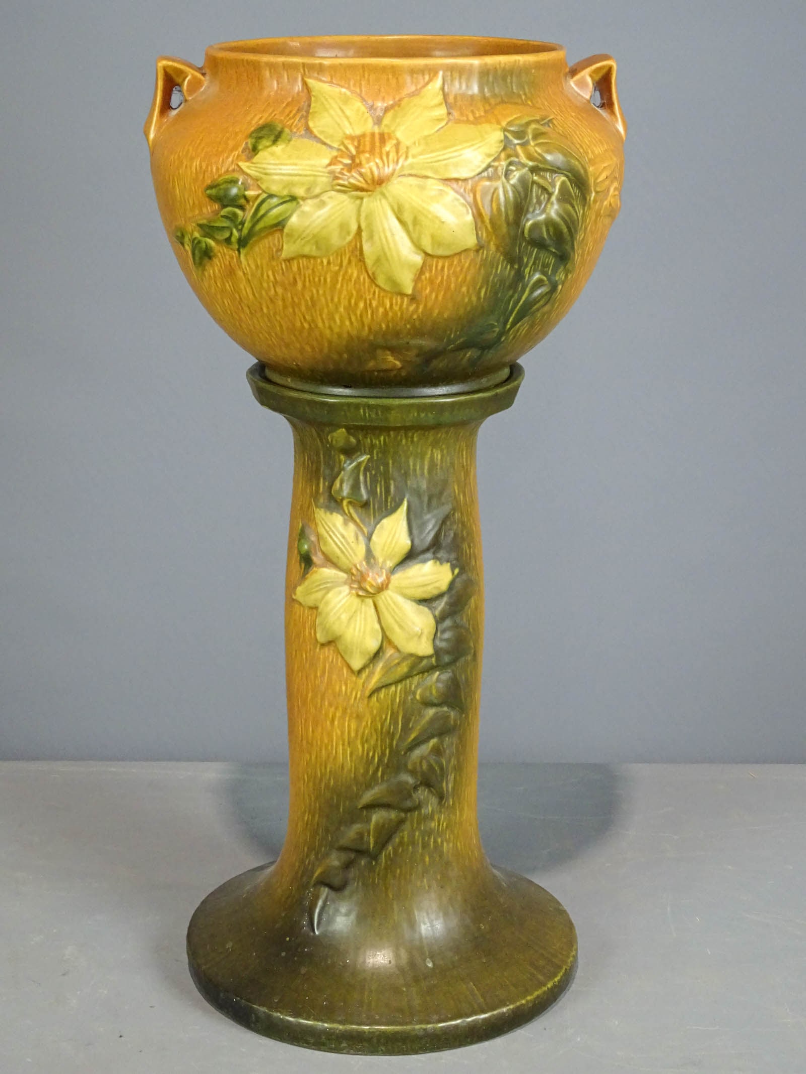Roseville Jardiniere and Pedestal: Roseville Jardiniere and pedestal. Barbara Packer Collection. 25" Ht.. Overall good condition.