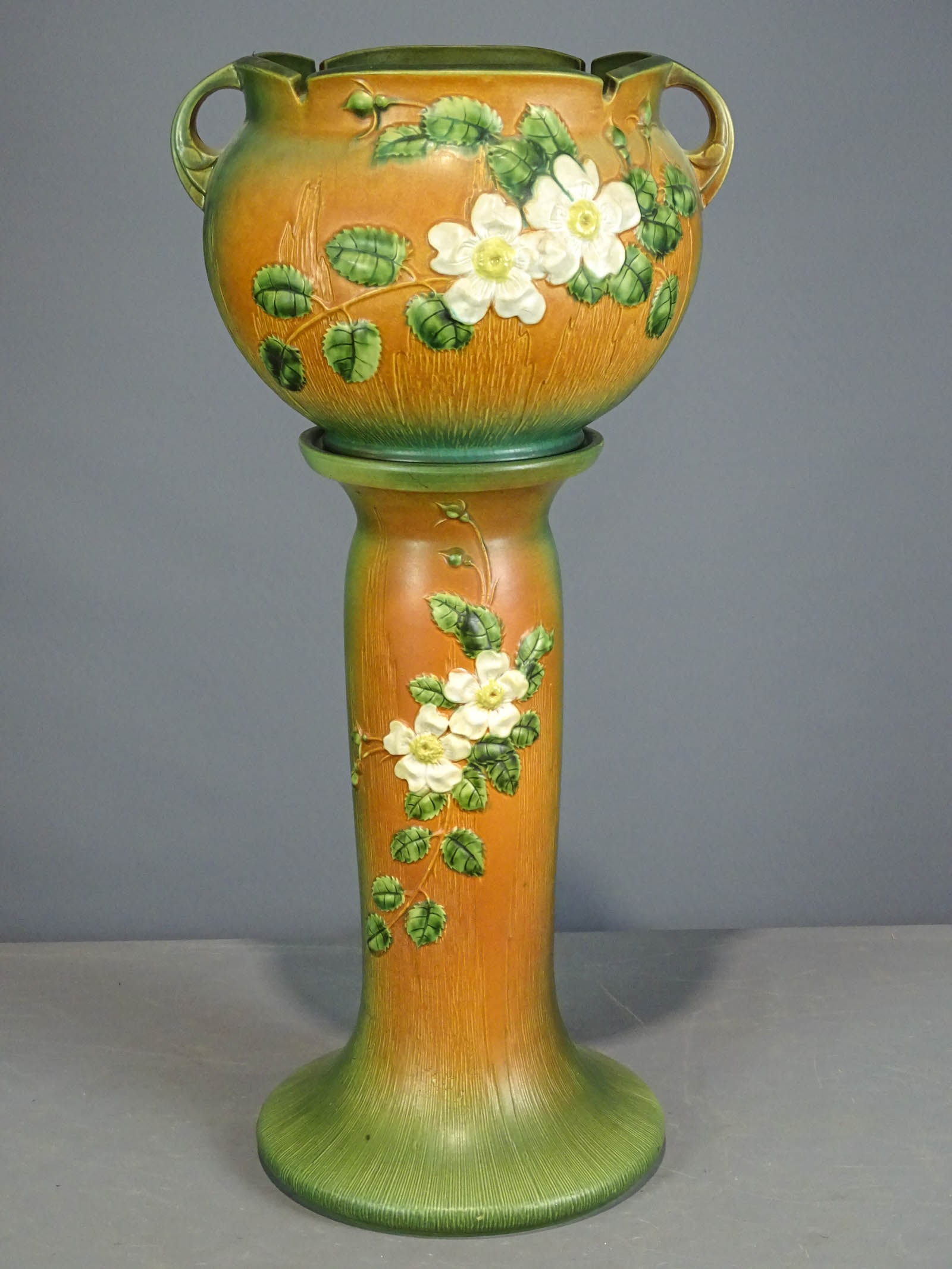 Roseville Jardiniere and Pedestal: Roseville Jardiniere and pedestal. Barbara Packer Collection. 31" Ht.. Good condition.