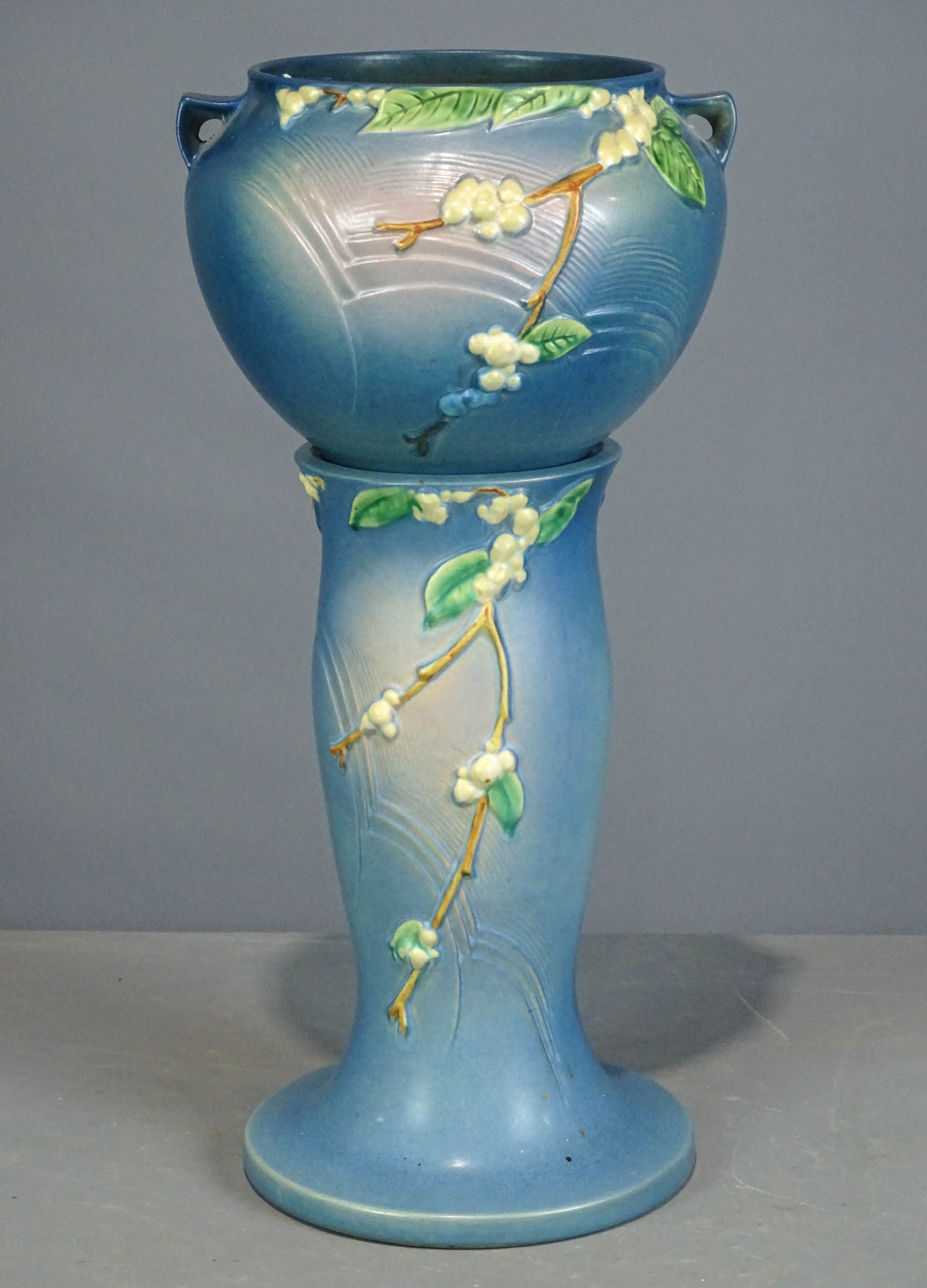 Roseville Jardiniere and Pedestal: Roseville Jardiniere and pedestal. Barbara Packer Collection. 25" Ht.. Overall good condition.