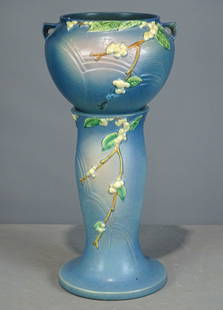Roseville Jardiniere and Pedestal: Roseville Jardiniere and pedestal. Barbara Packer Collection. 25" Ht.. Overall good condition.