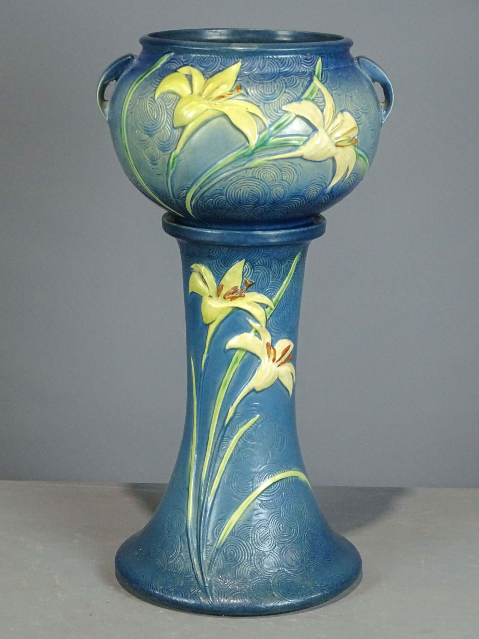 Roseville Jardiniere and Pedestal (1 of 12)