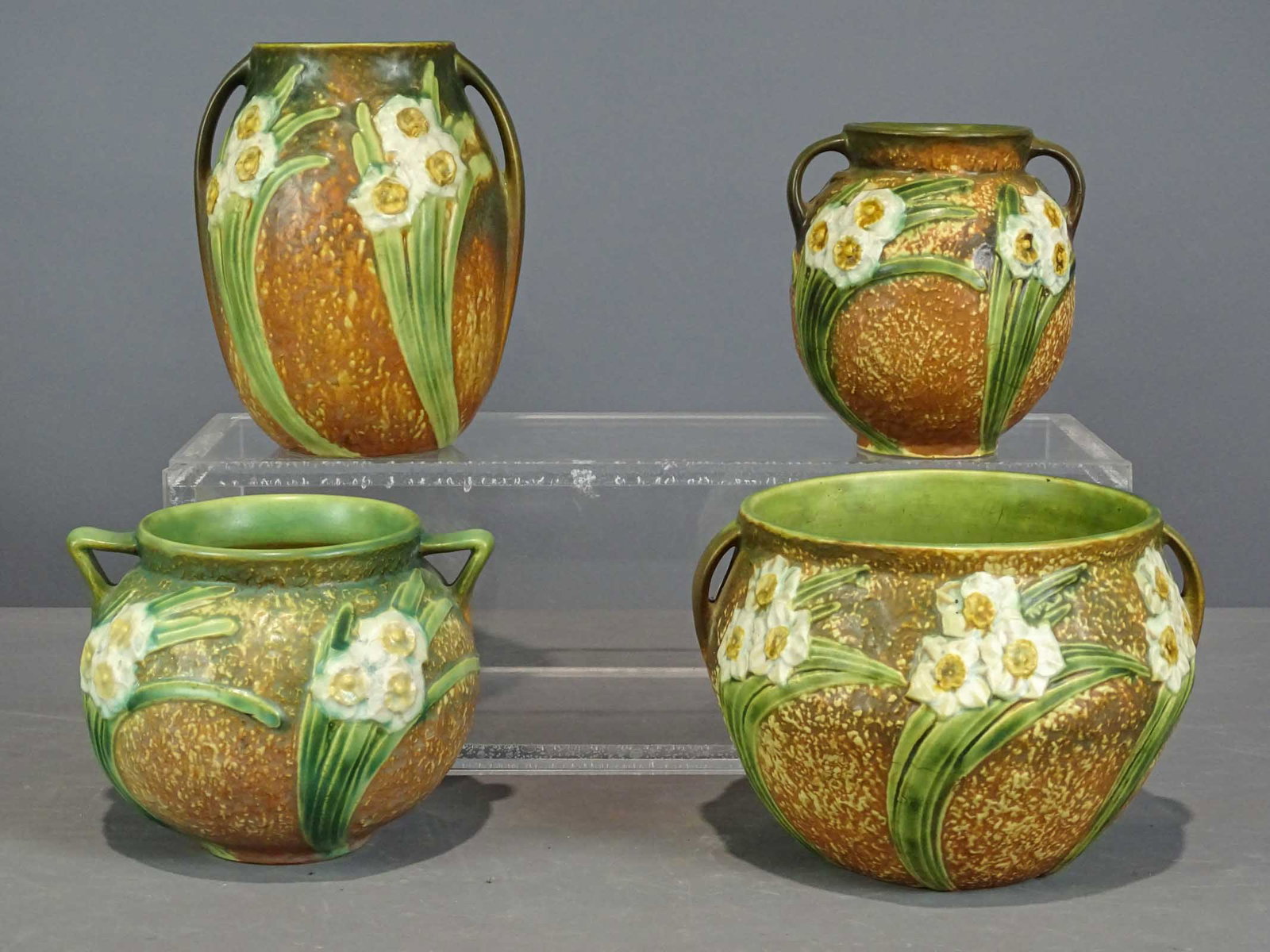 Roseville Lot: Lot (4) pieces of Roseville. Tallest 8" Ht.. Barbara Packer collection. Good condition. Barbara Packer collection.