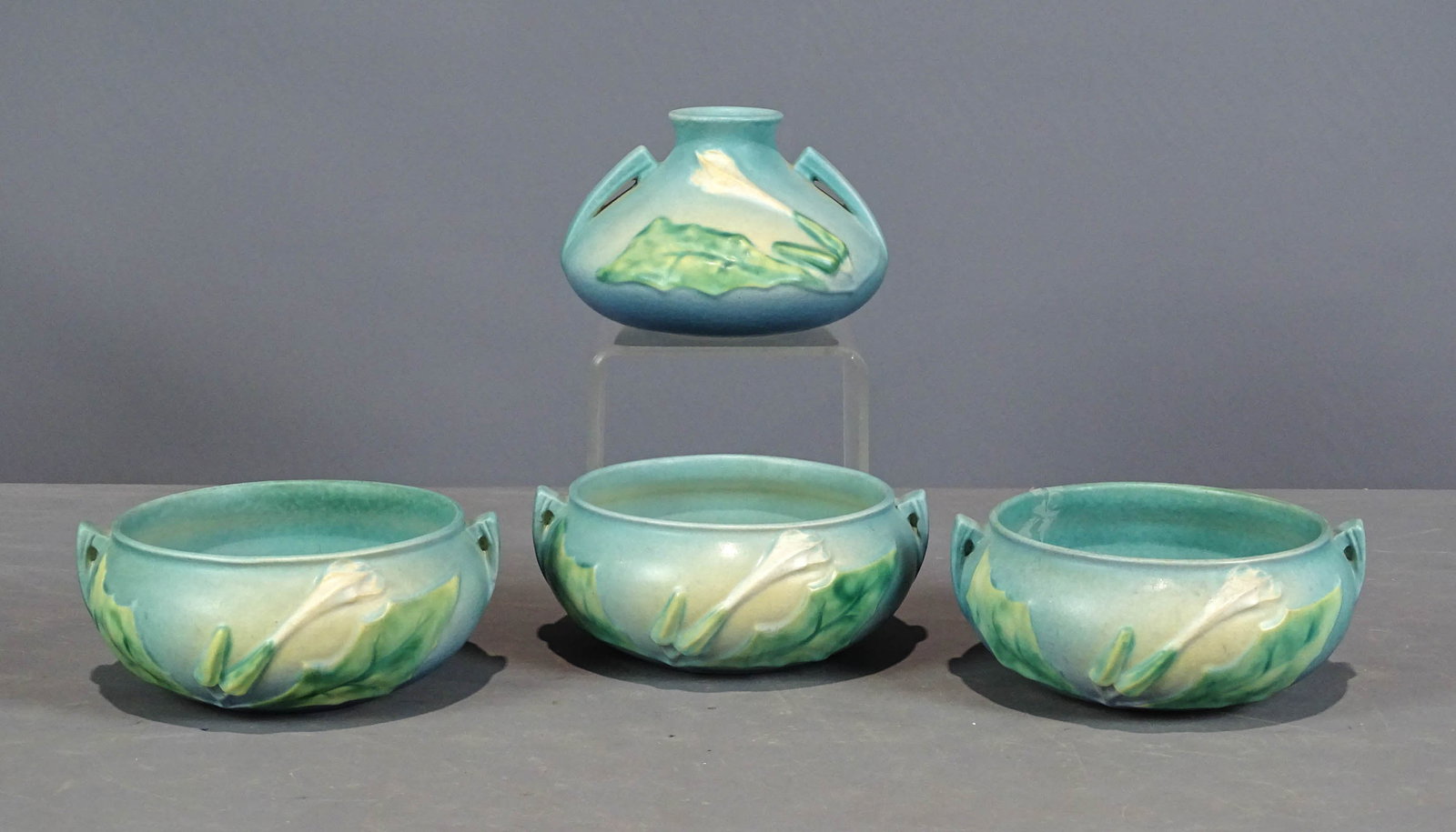 Roseville Lot: Lot (4) pieces of Roseville. Tallest 4 1/2" Ht.. One has some some scratch lines, otherwise good condition. Barbara Packer Collection.
