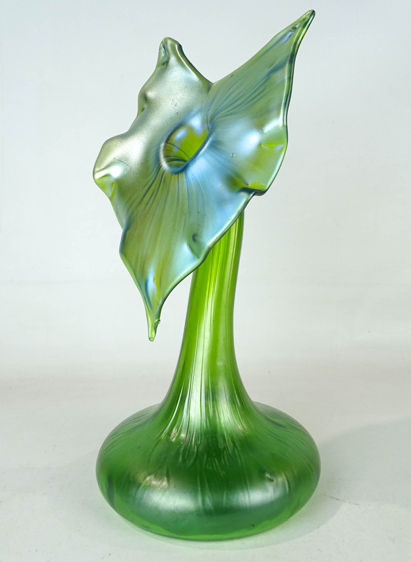 Art Glass Vase: Art glass tulip vase. 15" Ht.. Good condition. Barbara Packer collection.