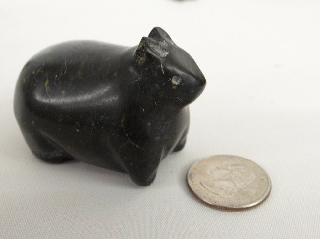 Inuit Sculpture: Inuit sculpture animal. 2" Length.