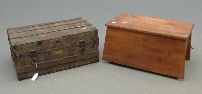 Trunk Lot: Lot including steamer trunk and maple trunk.