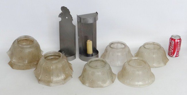 Lighting Lot: Lot misc. gas lamp shades etc.