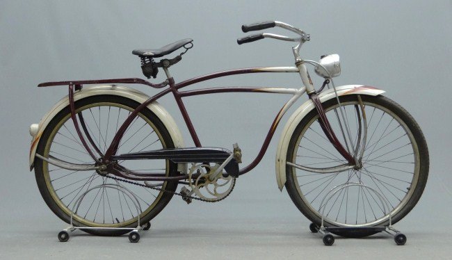 Roadmaster Balloon Bicycle: C. 1940 Roadmaster very nice original.