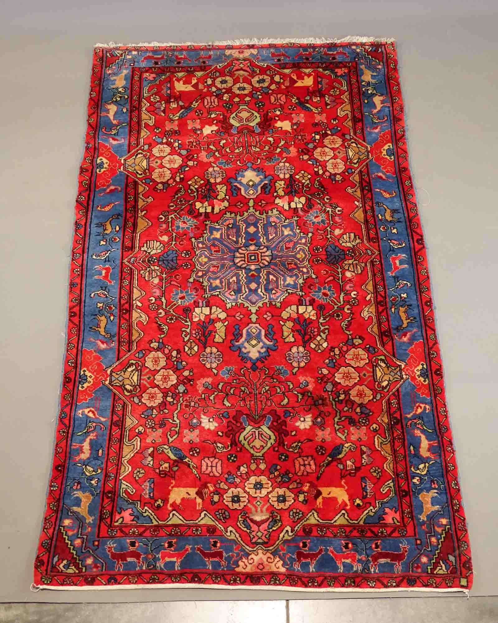 Oriental Rug: Oriental rug. 57 1/2" x 103".