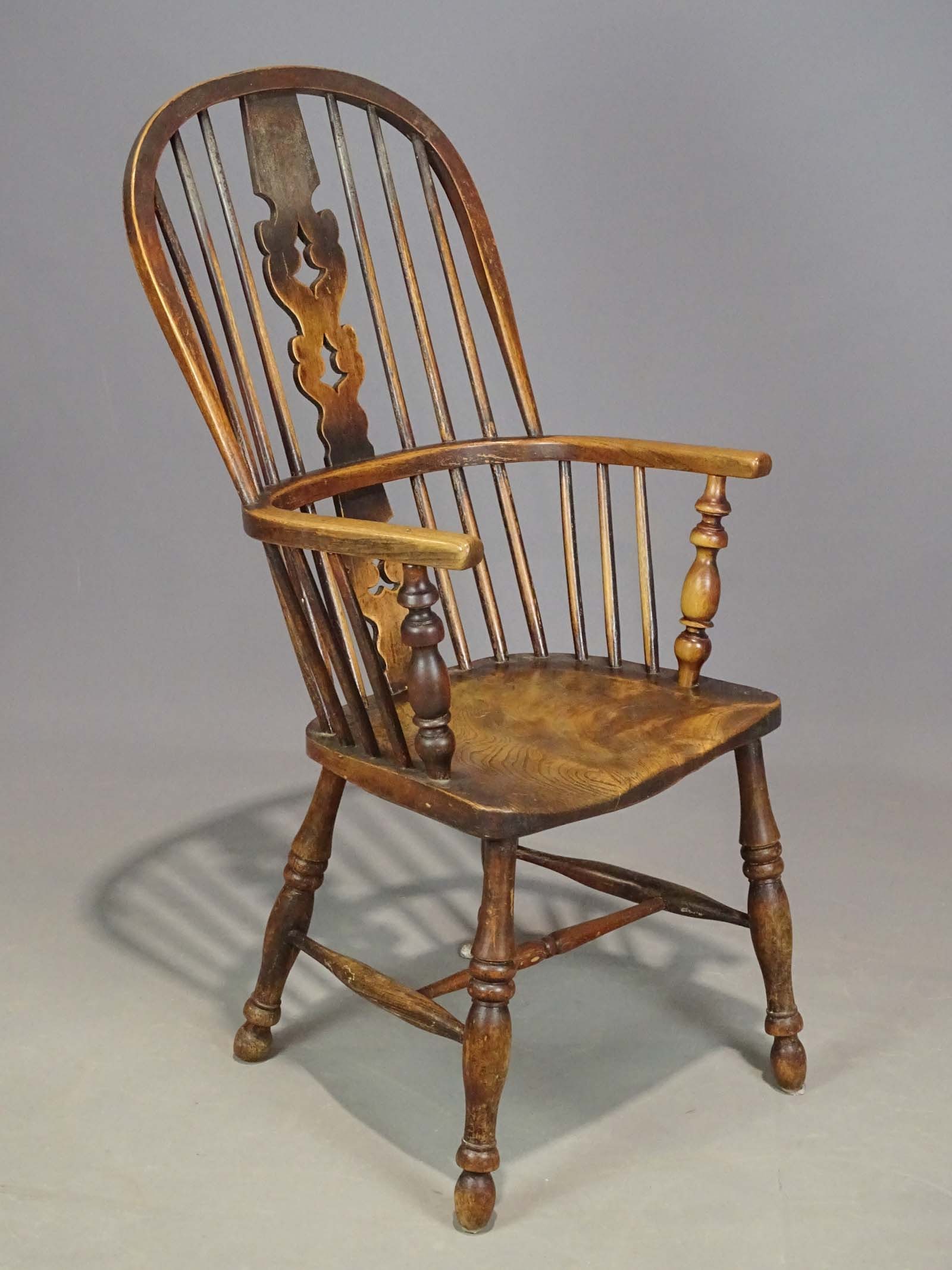 19th c. English Windsor Armchair: 19th c. English Windsor armchair. 18" seat Ht., 41" overall Ht..