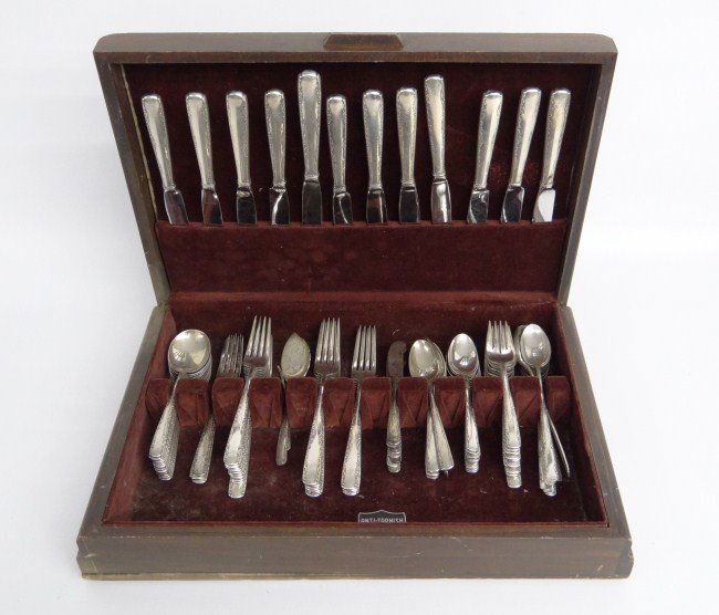Sterling Silver Flatwear: Sterling flatwear set. 6500 Grams.