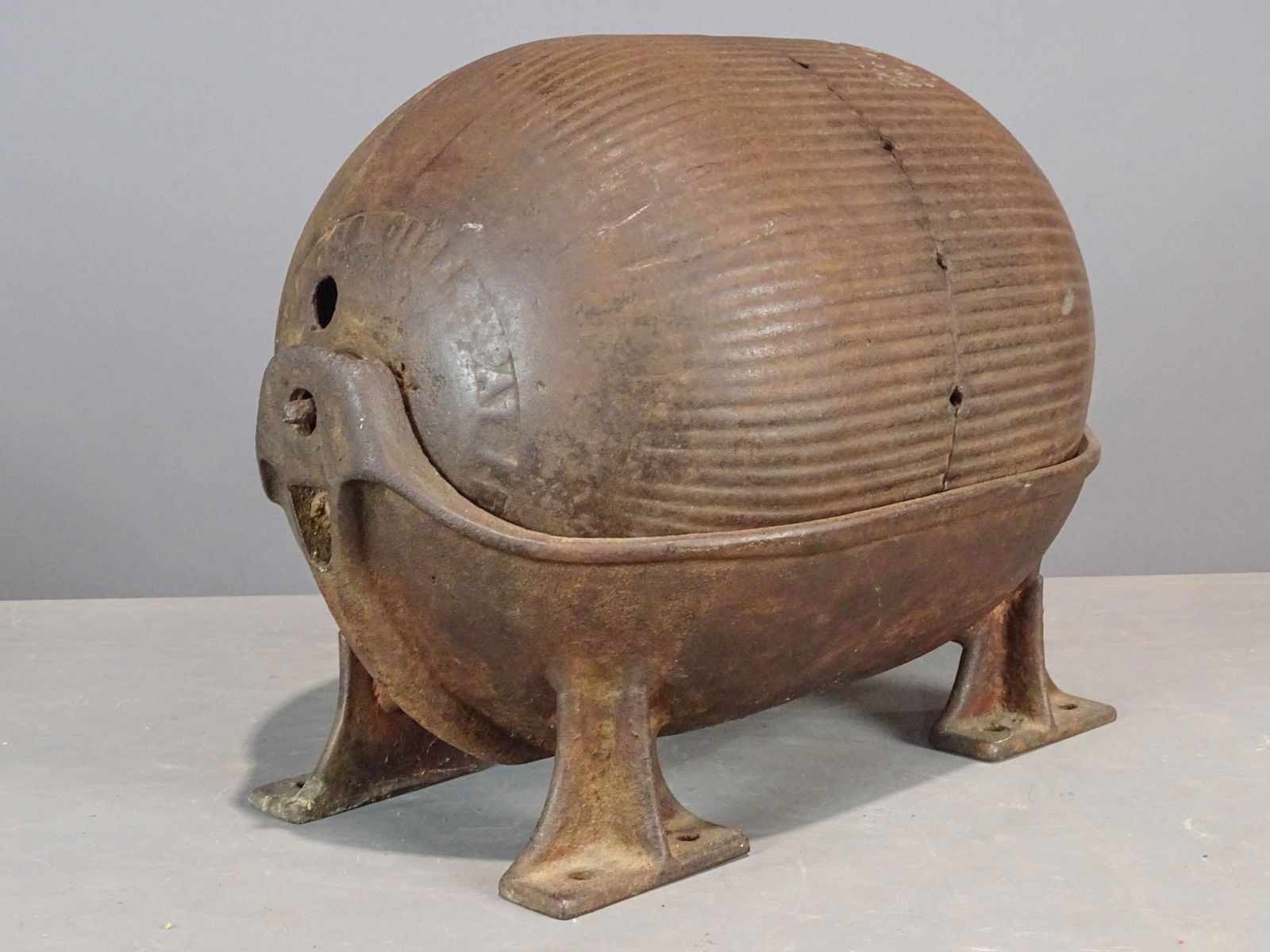 Cast iron Hog Oiler (1 of 7)