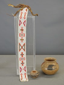 Native American Pottery / Beadwork Lot