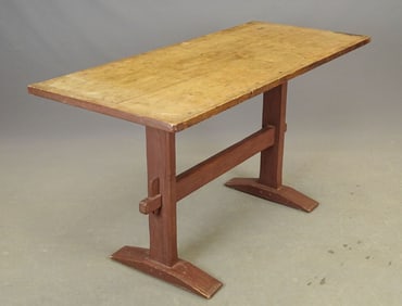Early Shoe Foot Table