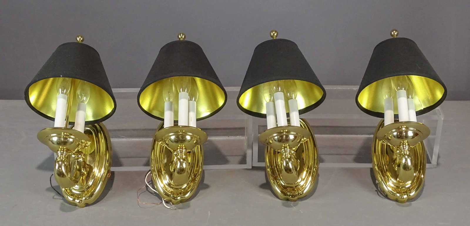 Wall Sconces: Lot of brass wall sconces.
