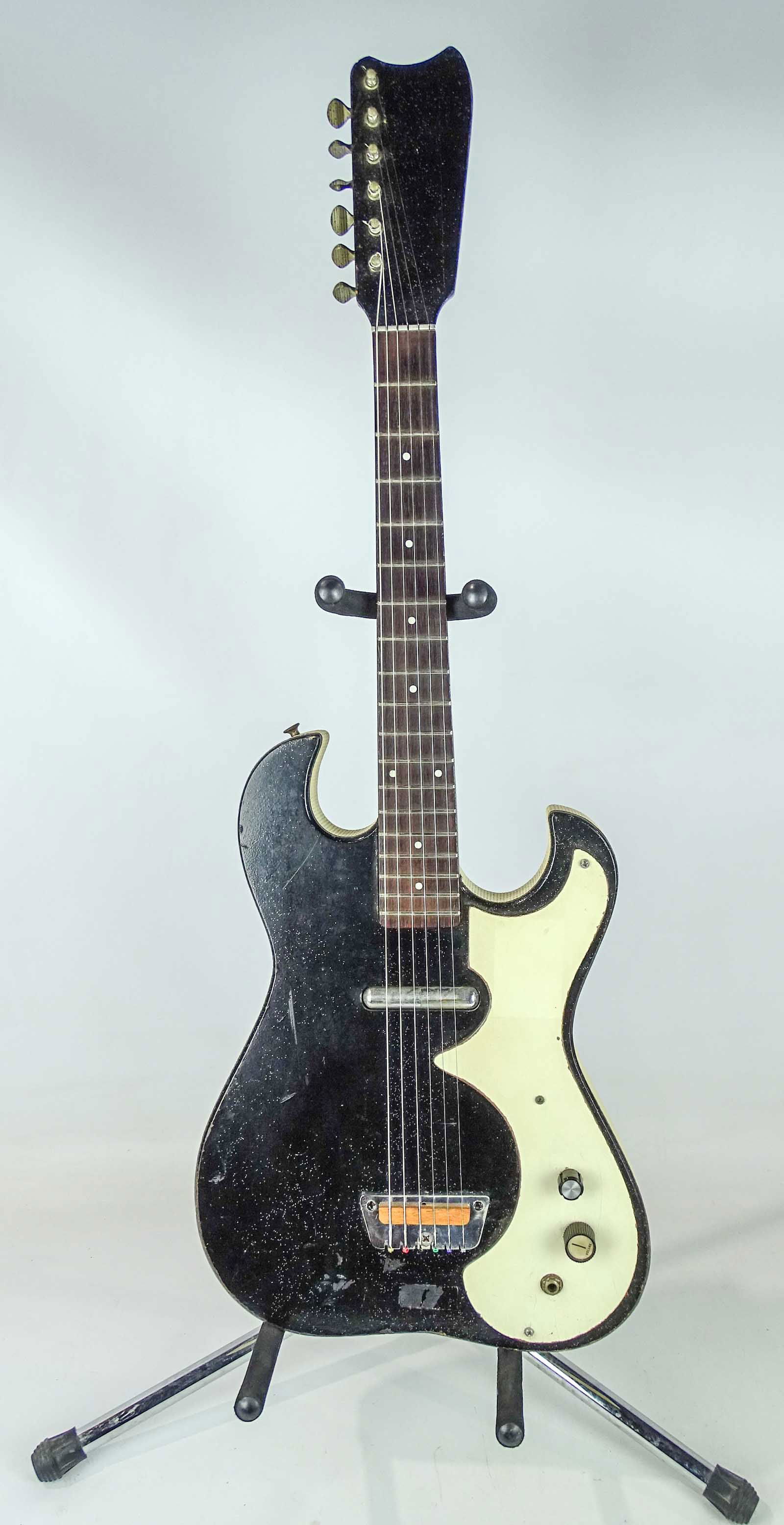 1960's Danelectro Electric Guitar (1 of 16)
