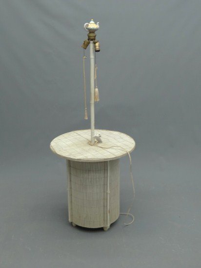 Rattan Lamp: Rattan decorative lamp.