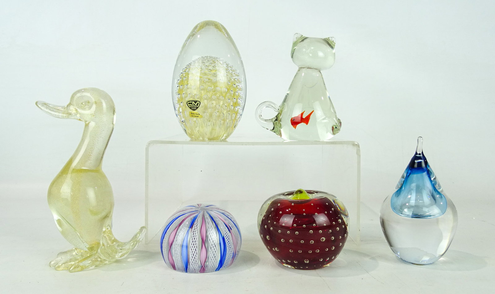 Art Glass Lot: Lot (6) pieces of art glass. (4) Murano, (2) Swedish. Some labeled. Tallest 6" Ht..