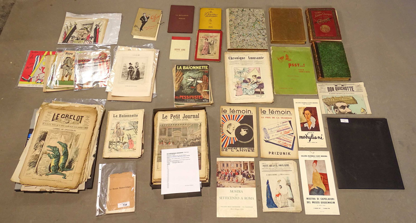 French Lot: French lot including: Magazines, newspapers, books.