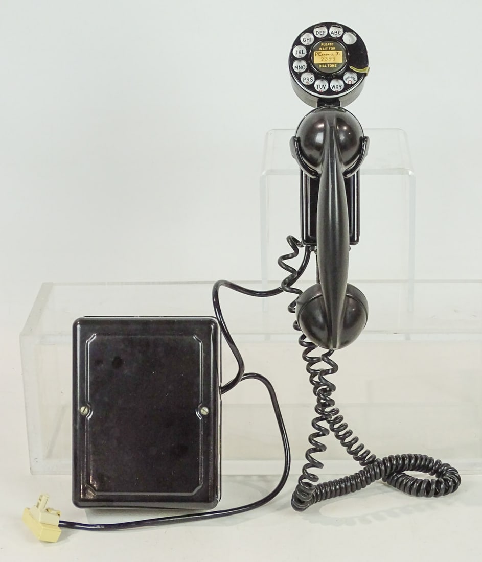 Vintage Telephone (1 of 6)