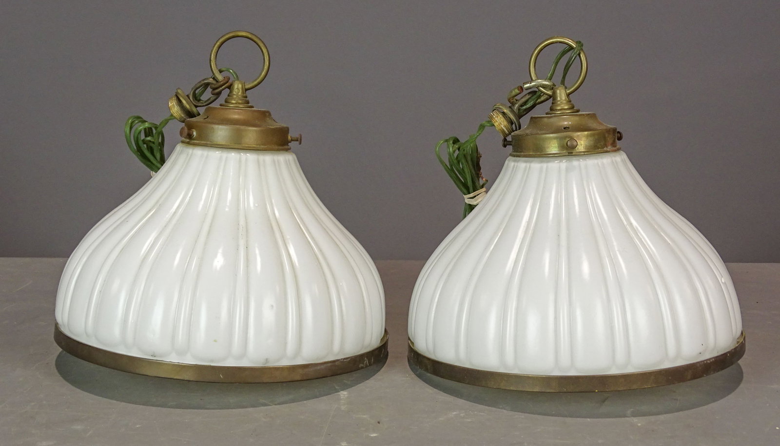 Pair of Hanging Lamps: Pair of hanging glass lamp fixtures. 11" D. and Ht., as is