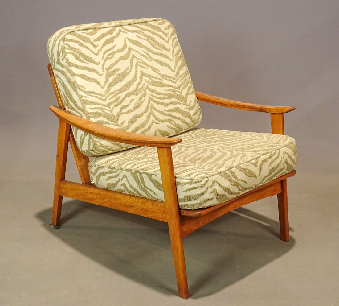 Mid-Century Armchair (1 of 5)