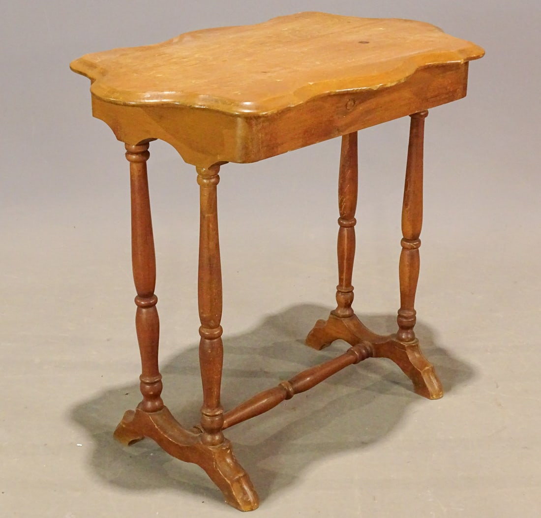 Cottage Pine Lamp Table (1 of 6)