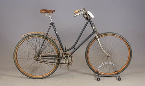 Clipper Pneumatic Safety Bicycle