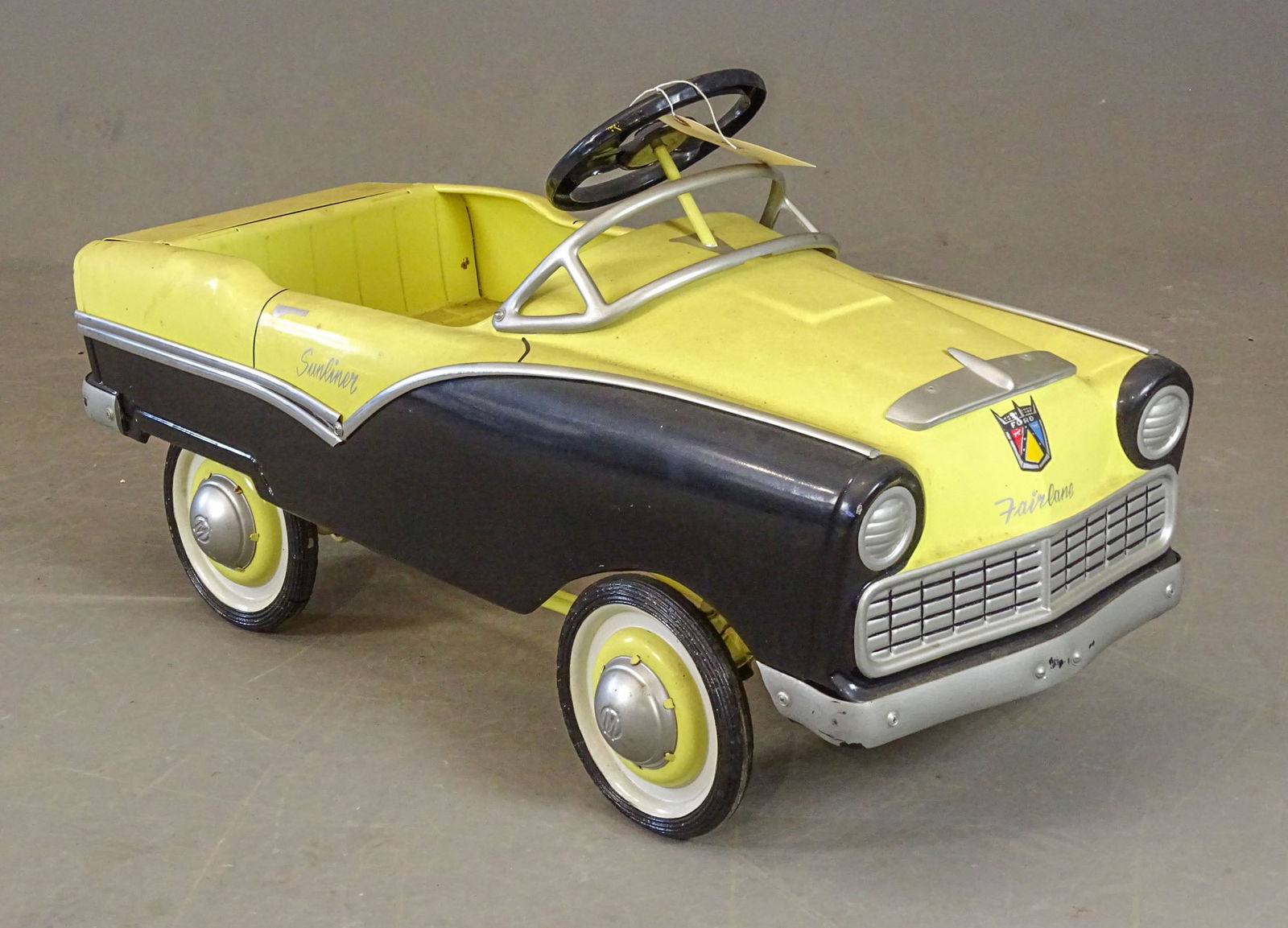 Vintage Pedal Car (1 of 7)