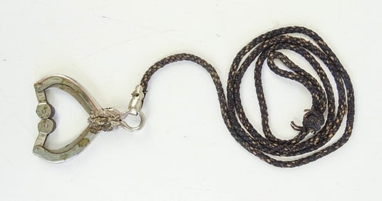 Skirt Lifter