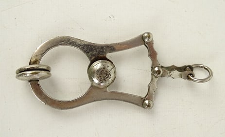 Skirt Lifter