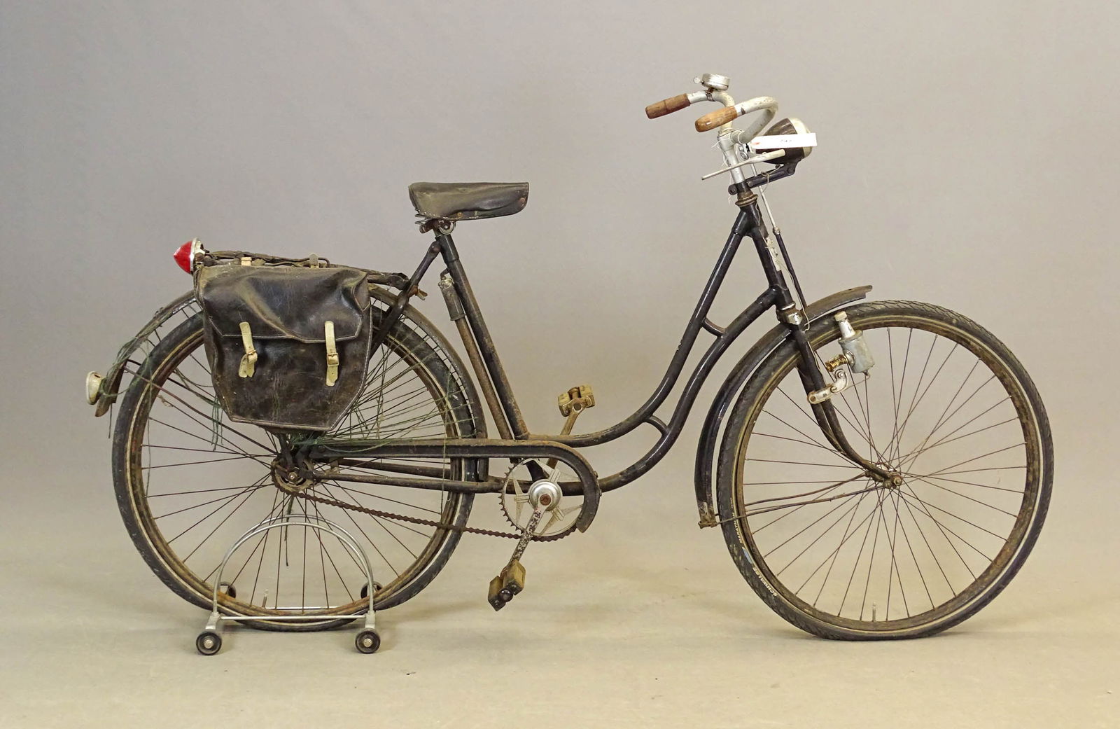 Adler Werke Dutch Bicycle: Vintage Adler Werke Dutch bicycle. Single spee, coaster hub, 28" wheels. Fair condition. Private collection England.