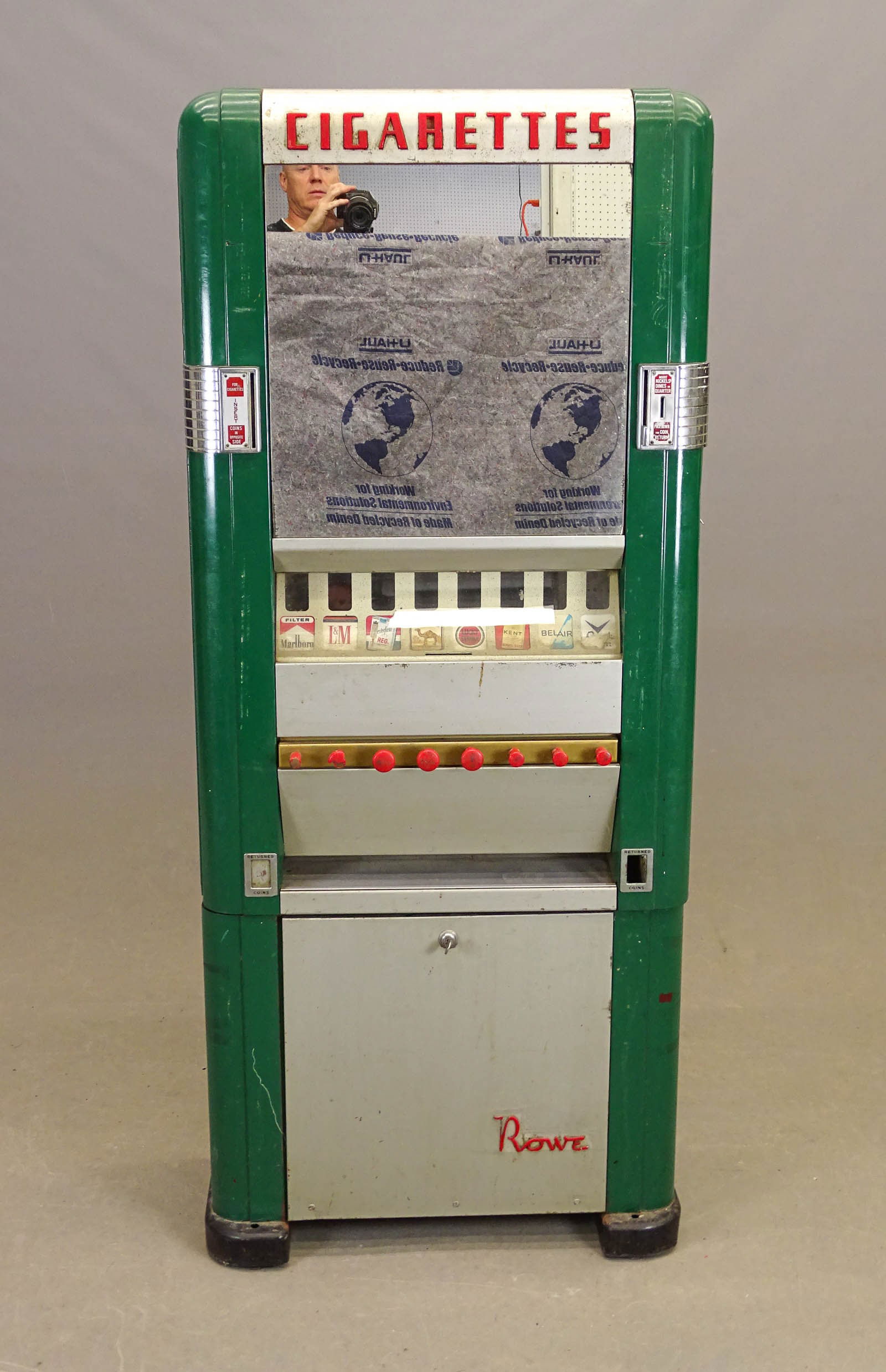 Vintage Cigarette Machine (1 of 10)