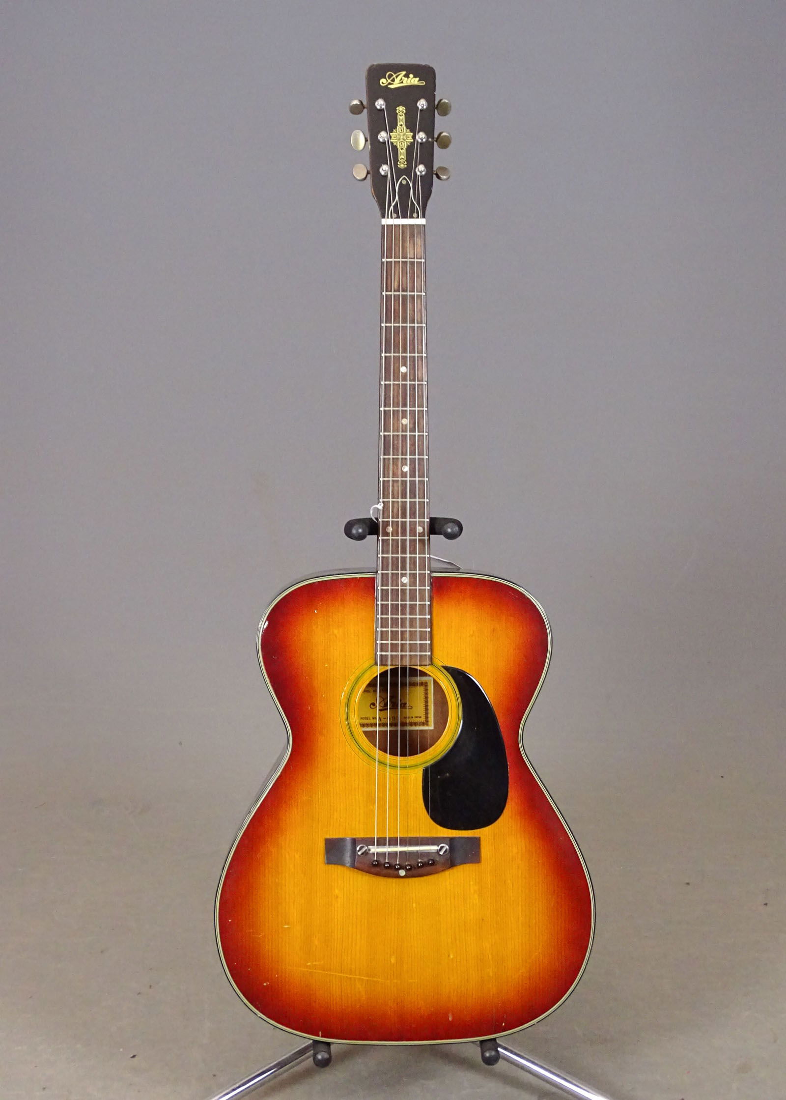 Aria Acoustic Guitar (1 of 11)