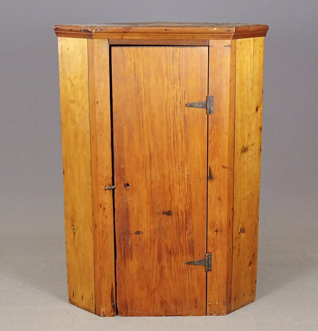 19th c. Pine Corner Cupboard (1 of 4)