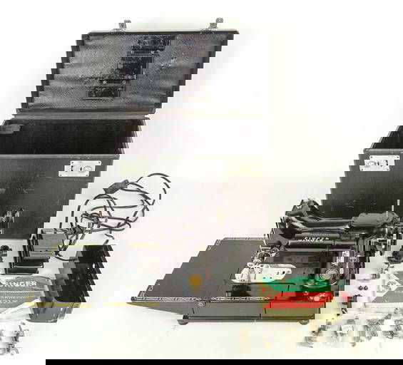 Singer Sewing Machine 401a