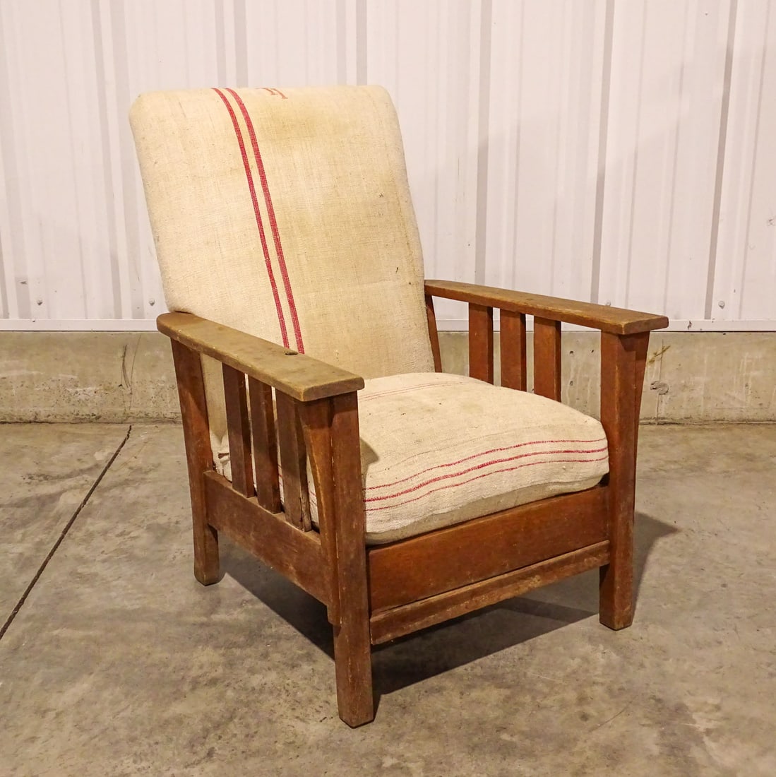 Royle Easy Chair: C. 1910 Royle Easy Chair Co., Arts and Crafts Morris chair. 37" Ht., 17" seat Ht.. As is.