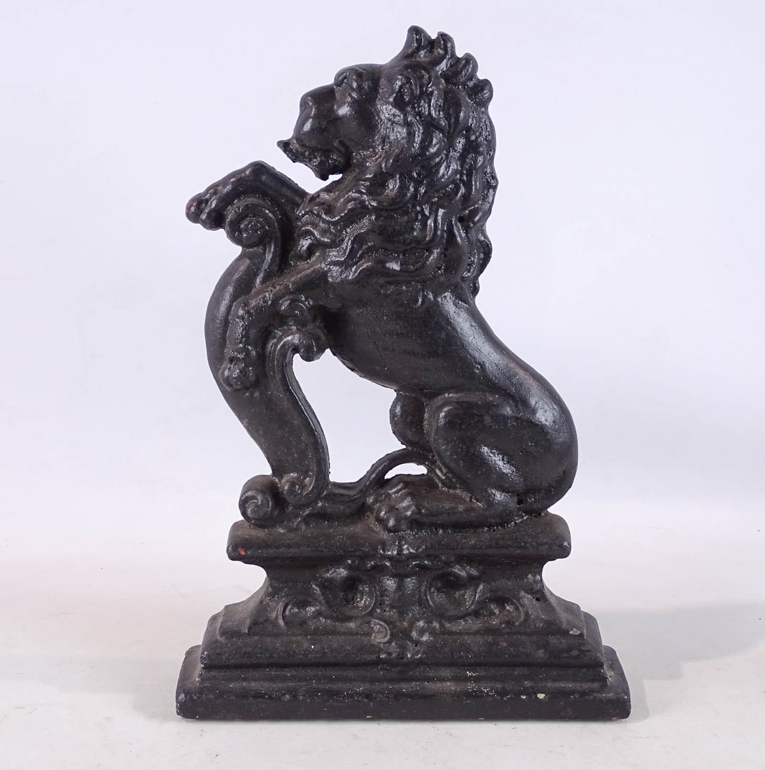 Standing Lion Doorstop (1 of 4)