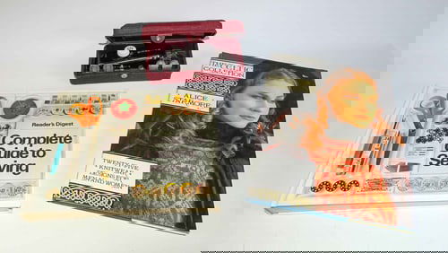 Sewing Lot: Singer Buttonholer & Books