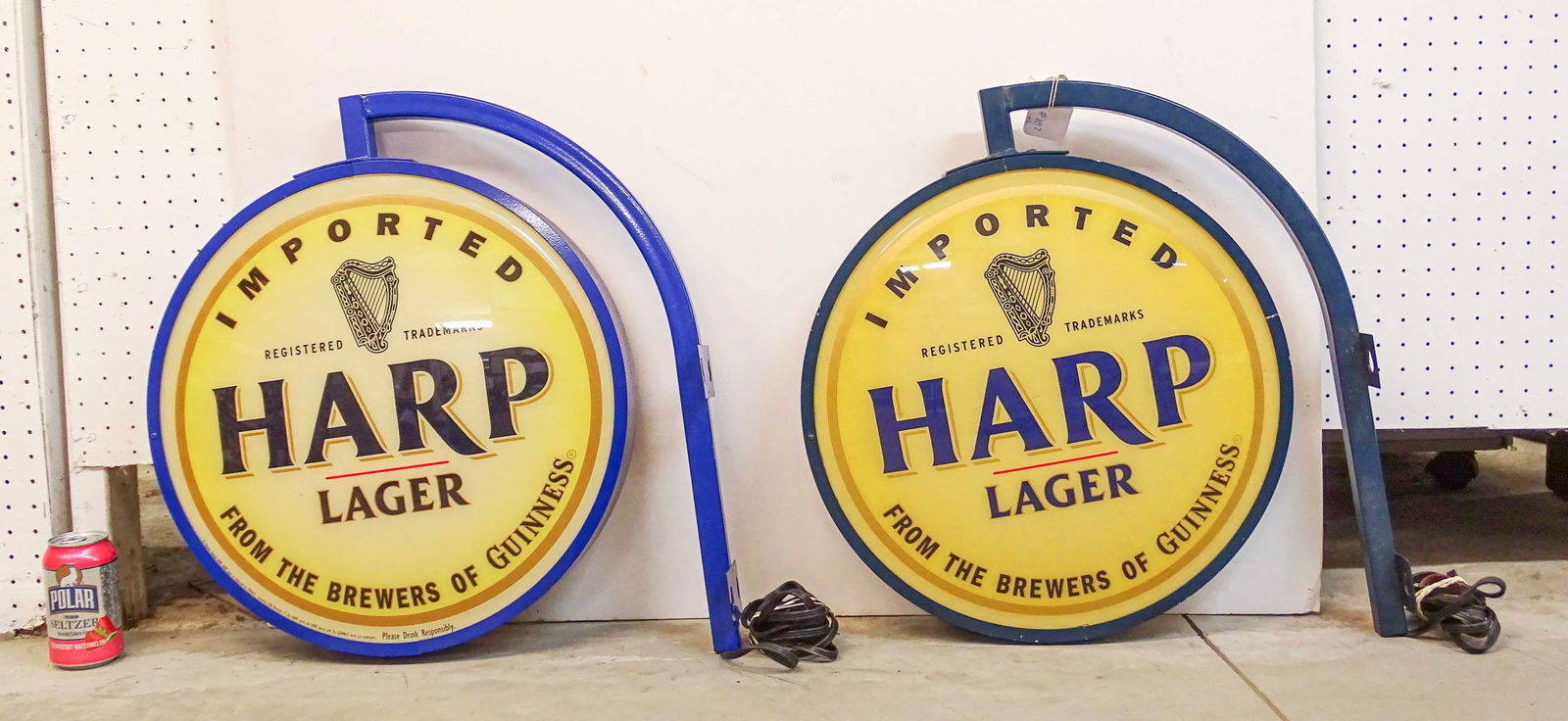 Harps Beer Advertising Signs: Two plastic Harps Lager advertising signs. One lights. 23" x 21". Please note items must be removed/picked up/shipped within 2 weeks after the auction.