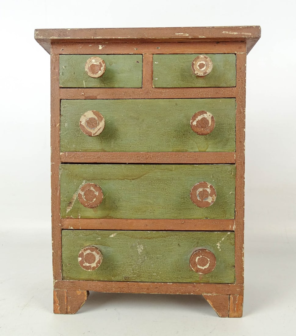 Doll's Dresser (1 of 6)