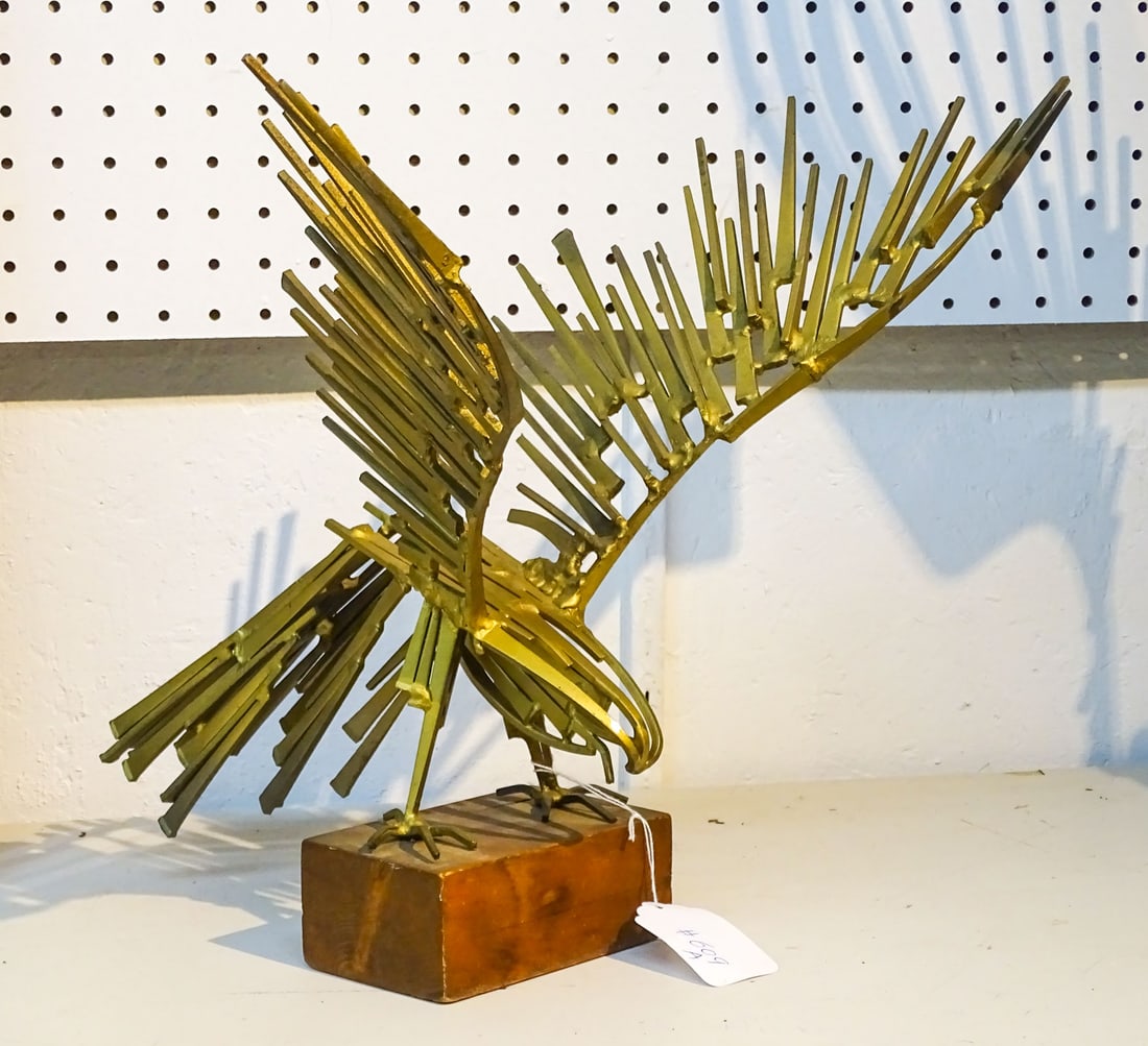 Mid Cetury Metal Eagle: Mid Century metal eagle.